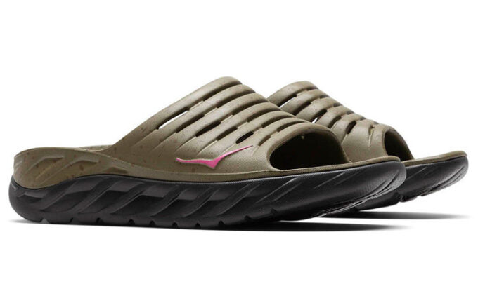 Ciabatte da recupero HOKA x Bodega Ora ‘Martini Olive Jet Black’