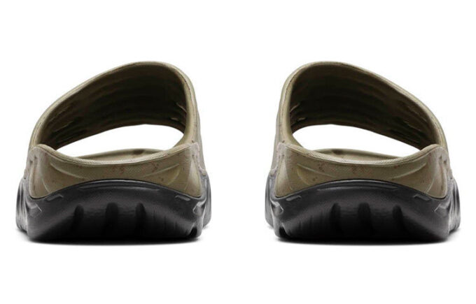 Ciabatte da recupero HOKA x Bodega Ora ‘Martini Olive Jet Black’