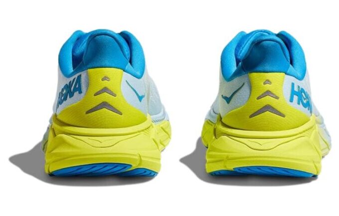 HOKA Arahi 6 ‘Acqua ghiacciata’